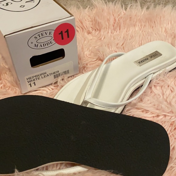 Steve Madden Hepburn White Sandals - Picture 3 of 3